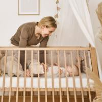 Leander Linea baby bed - eik