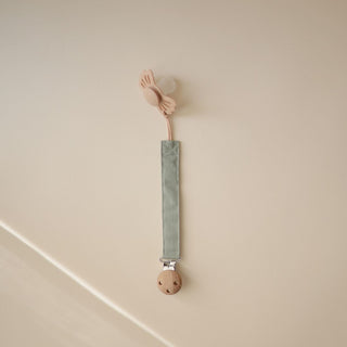 Mushie Pacifier clip linnen - Olive Shifting Sand